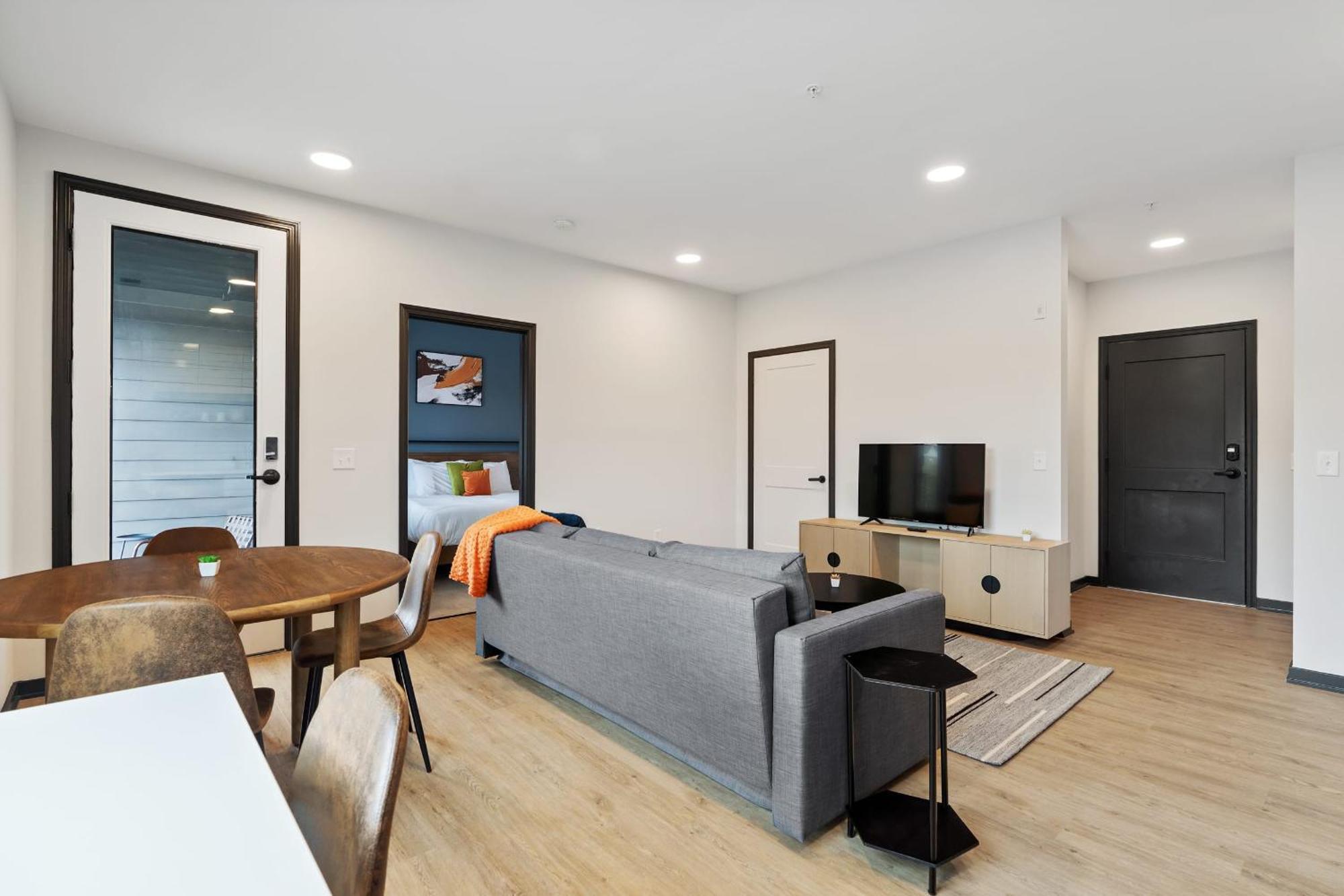 Cozysuites On Mass With Garage Parking #2 Indianapolis