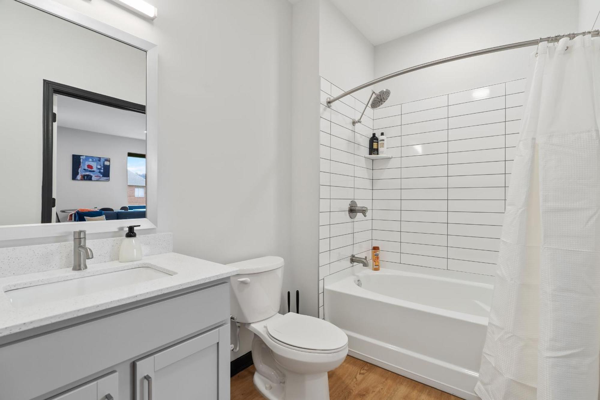 Cozysuites On Mass With Garage Parking #2 * Indianapolis
