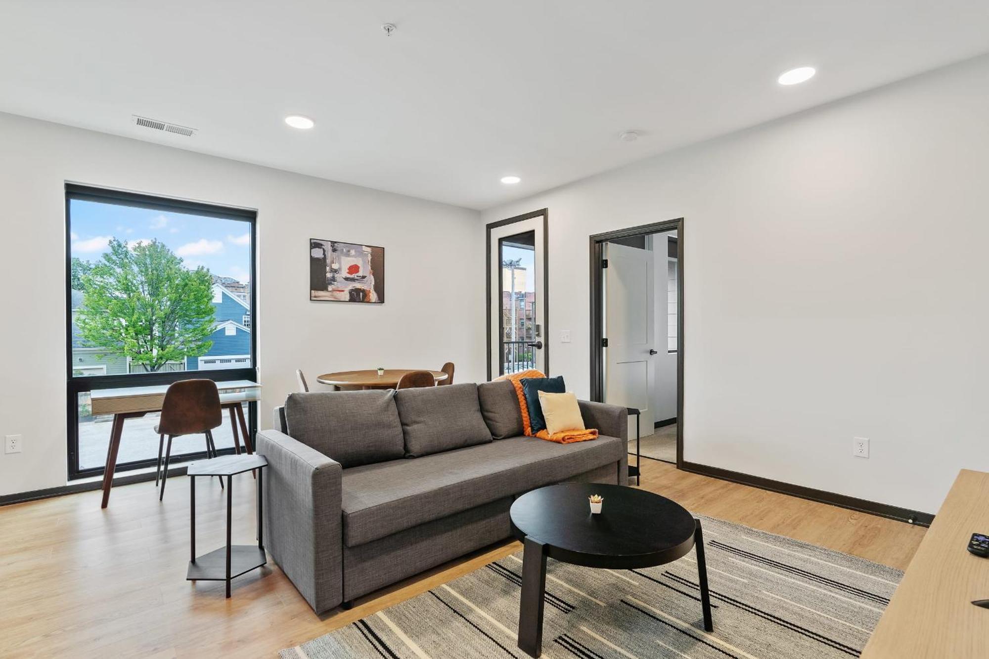 Cozysuites On Mass With Garage Parking #2 Indianapolis
